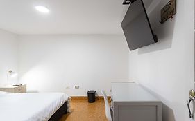 Dorado Airport - Room
